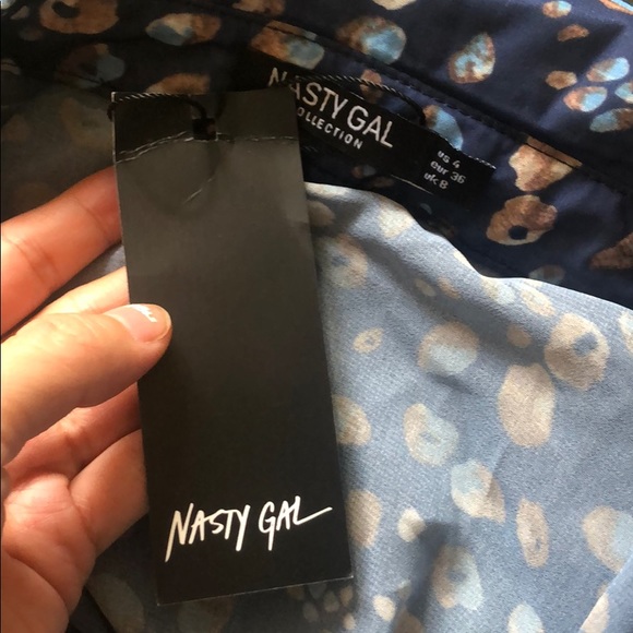 NEW** Nasty Gal Leopard Floral Shirr Navy - Picture 5 of 7